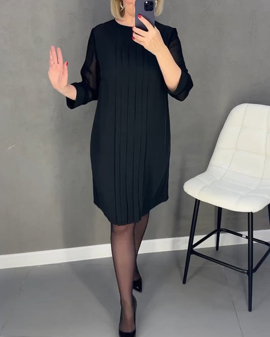 Elżbieta | Elegancka czarna sukienka z plisowanym przodem